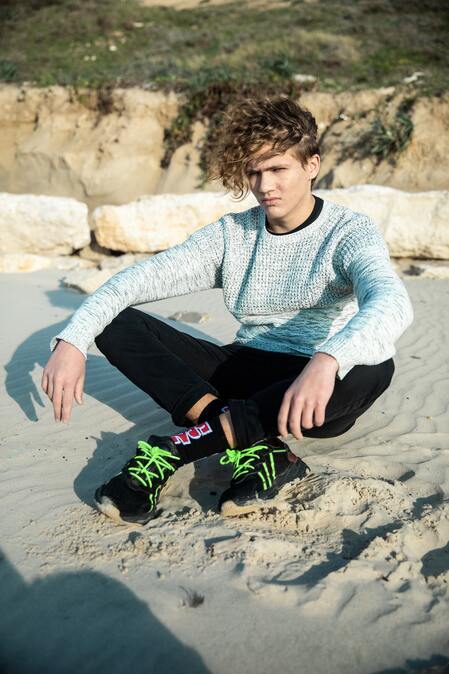 Men’s Cardigan Sweaters: Look Sharp and Stylish with These Layering Tips